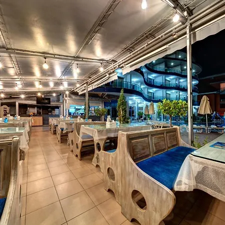 Blue Bay מלון 3*